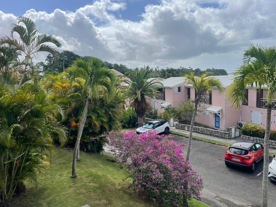 Charmant Duplex vue mer,résidence avec piscine , commerces à pied Apartment in Leeward Islands