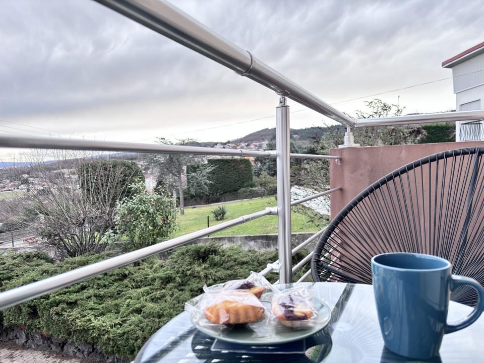 Natural landscape, Balcony/Terrace, Dining area