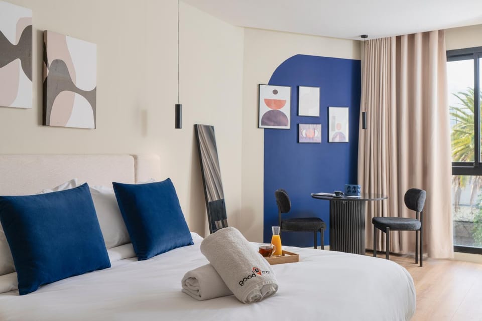 Bed, Seating area, Bedroom, towels