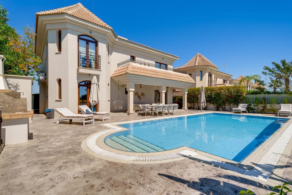 Property building, Swimming pool