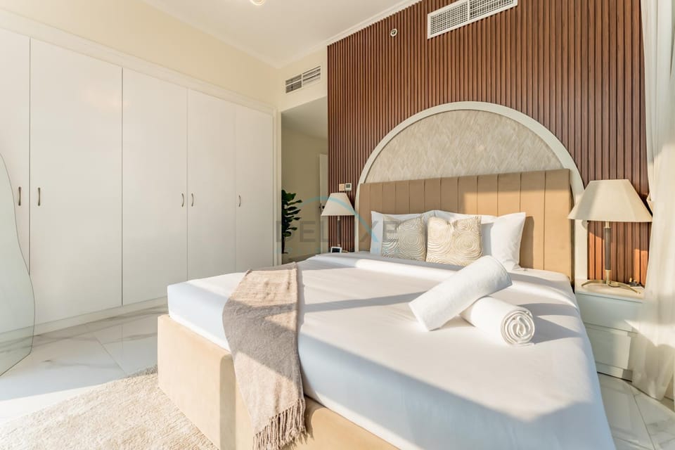 Bed, towels, wardrobe