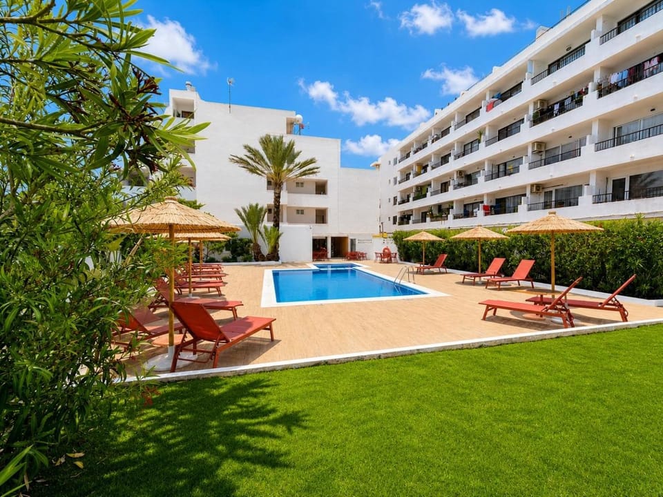 Garden view, Swimming pool, sunbed
