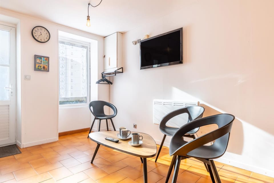 Property building, Living room