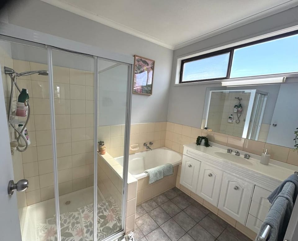 Holiday at Hibiscus Sleeps 4 Mildura House in Mildura