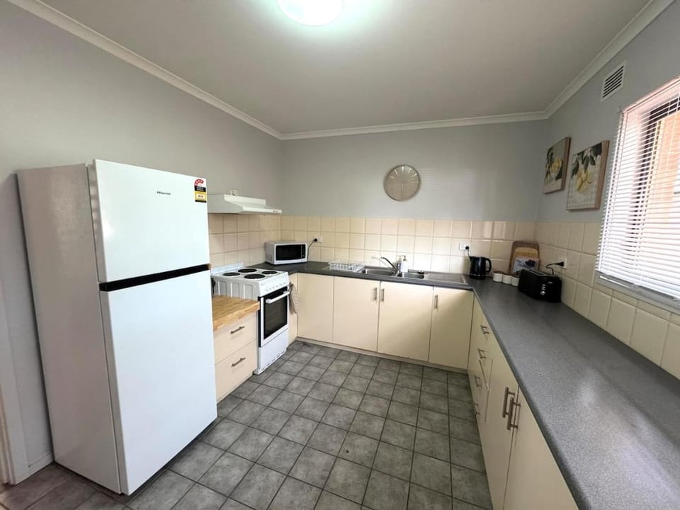 Holiday at Hibiscus Sleeps 4 Mildura House in Mildura