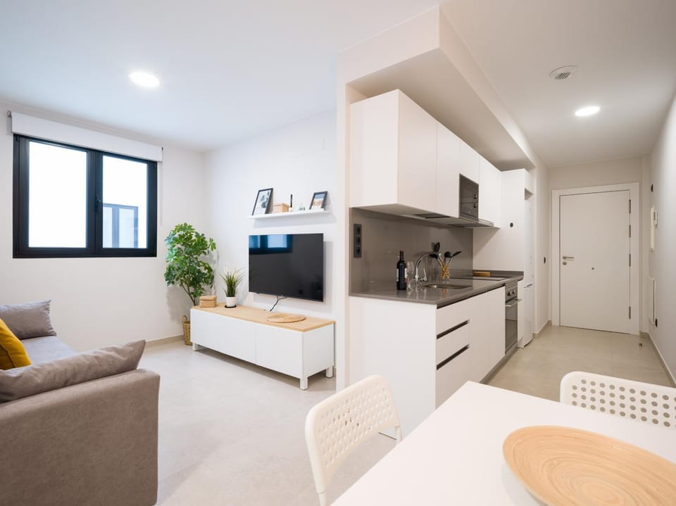 TV and multimedia, Kitchen or kitchenette, Living room, Seating area, Dining area, oven