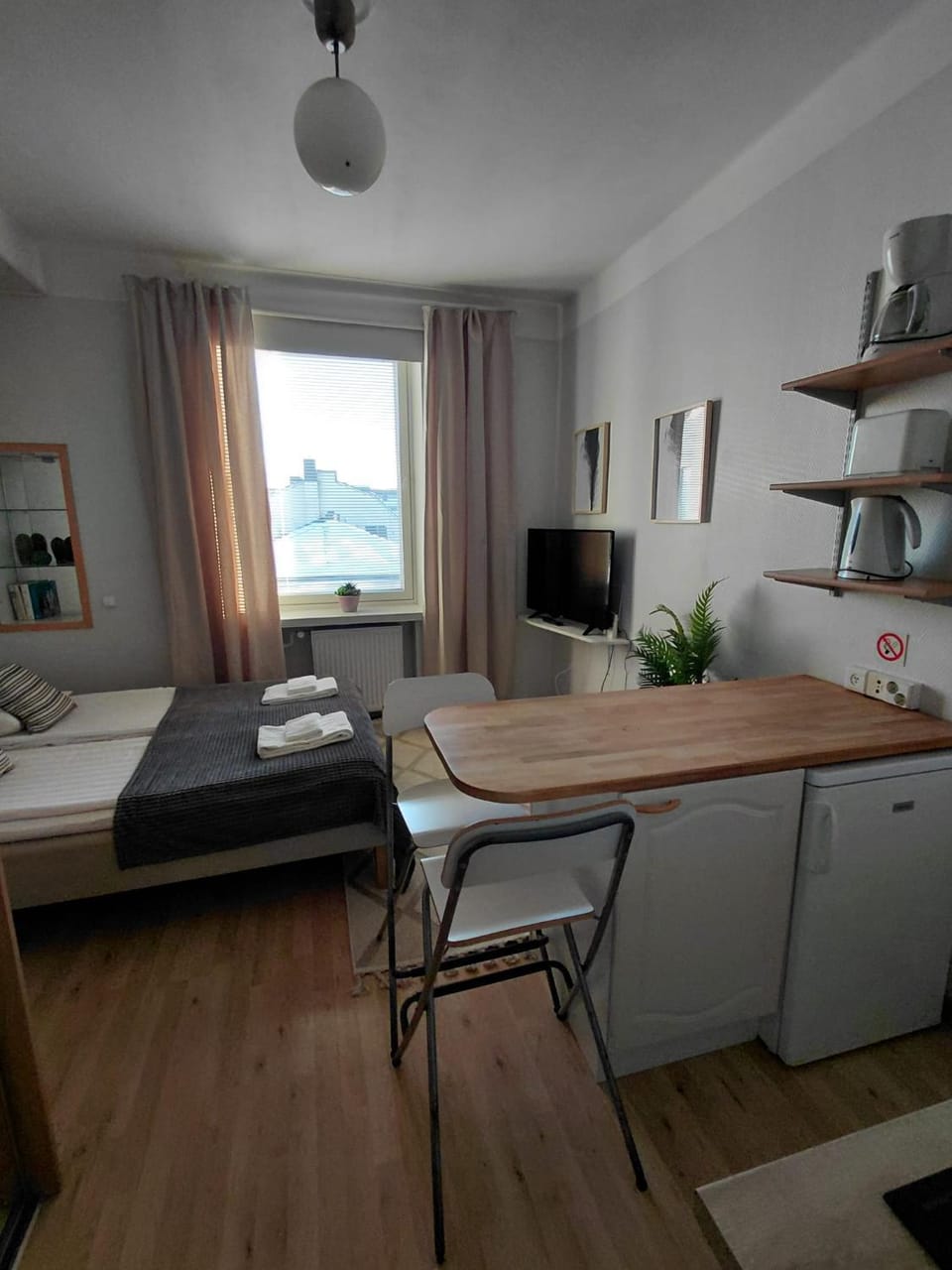 Bed, TV and multimedia, Kitchen or kitchenette, Living room, Dining area, Bedroom