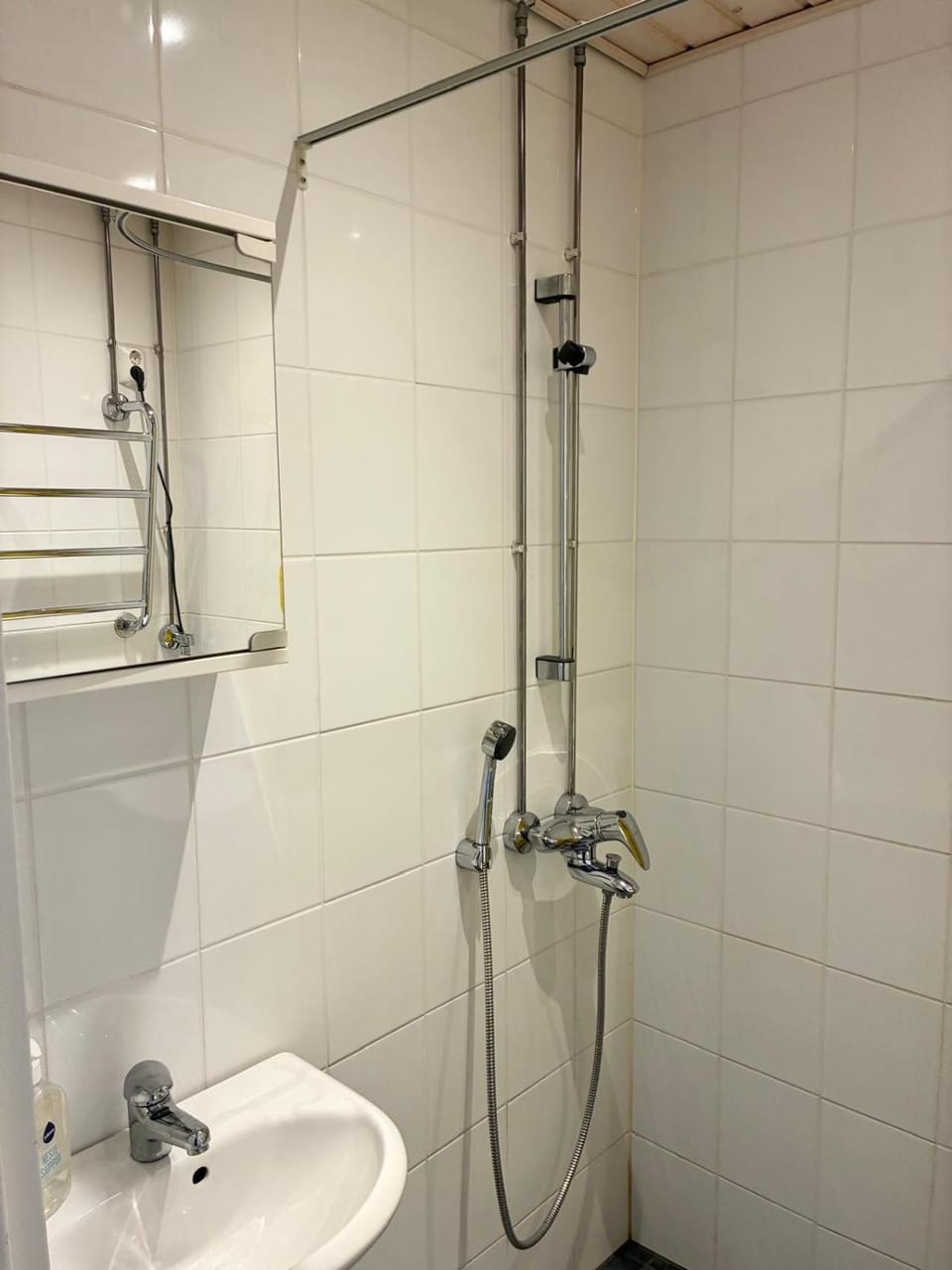 Shower, Toilet, Bathroom, laundry