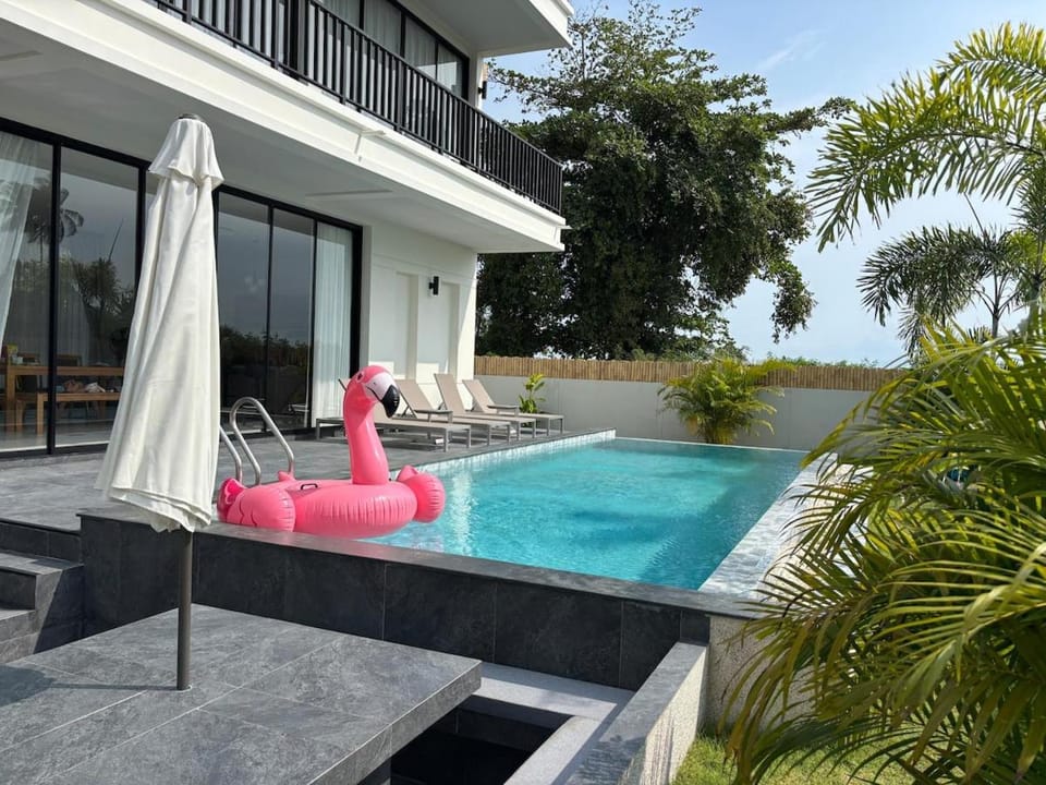 Luxury Beachfront Pool Villa in Koh Phangan 2BR, Direct Beach Access Villa in Ko Pha-ngan Sub-district