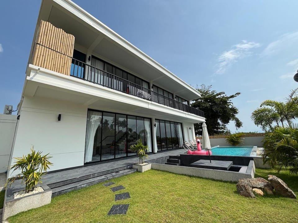 Luxury Beachfront Pool Villa in Koh Phangan 2BR, Direct Beach Access Villa in Ko Pha-ngan Sub-district