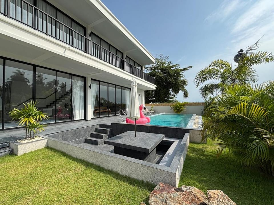 Luxury Beachfront Pool Villa in Koh Phangan 2BR, Direct Beach Access Villa in Ko Pha-ngan Sub-district