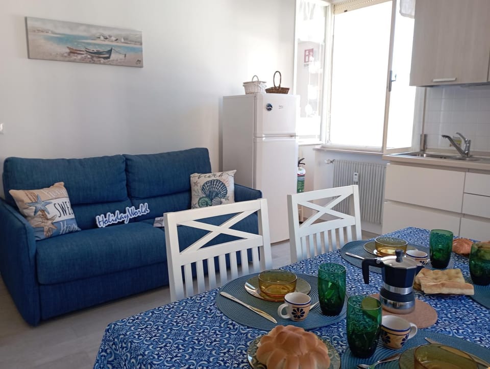 Kitchen or kitchenette, Living room, Seating area