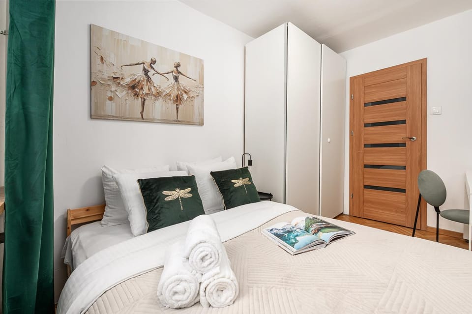 Bed, Photo of the whole room, Bedroom, towels, wardrobe