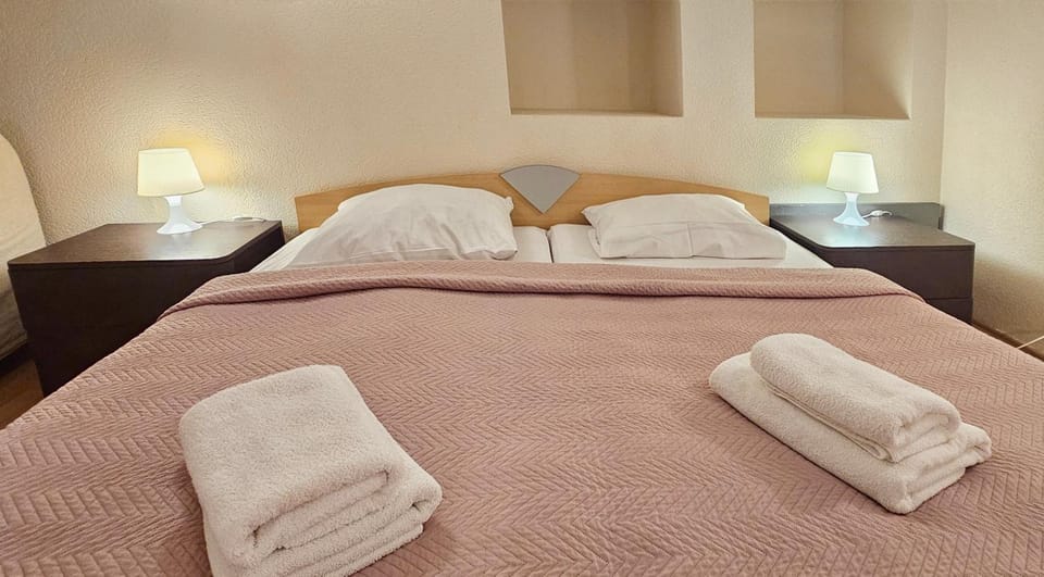 HolidayHomePL Statek 014 z osobną sypialnią i antresolą przy plaży Apartment in Miedzyzdroje