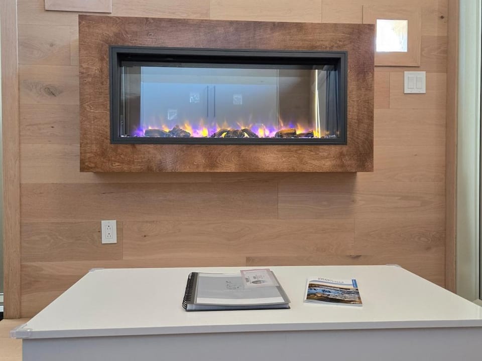 Jolie Vie Wellness Retreat, Metal Tiny Home #3 Chalet in Maine