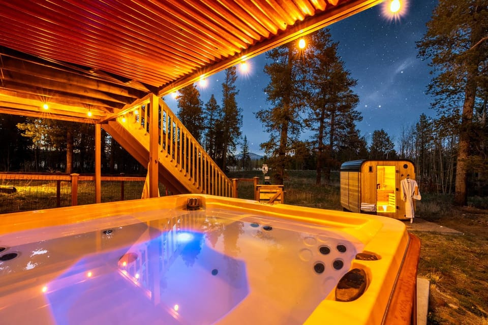 Hot Tub, Sauna