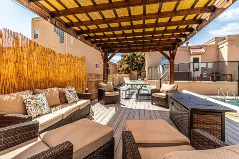 Spacious Family Home with Pool, Hot Tub, Fast Wifi House in Farmington