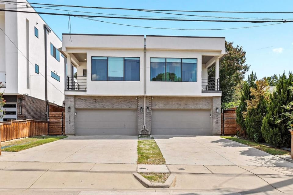 Property building, Day, Street view