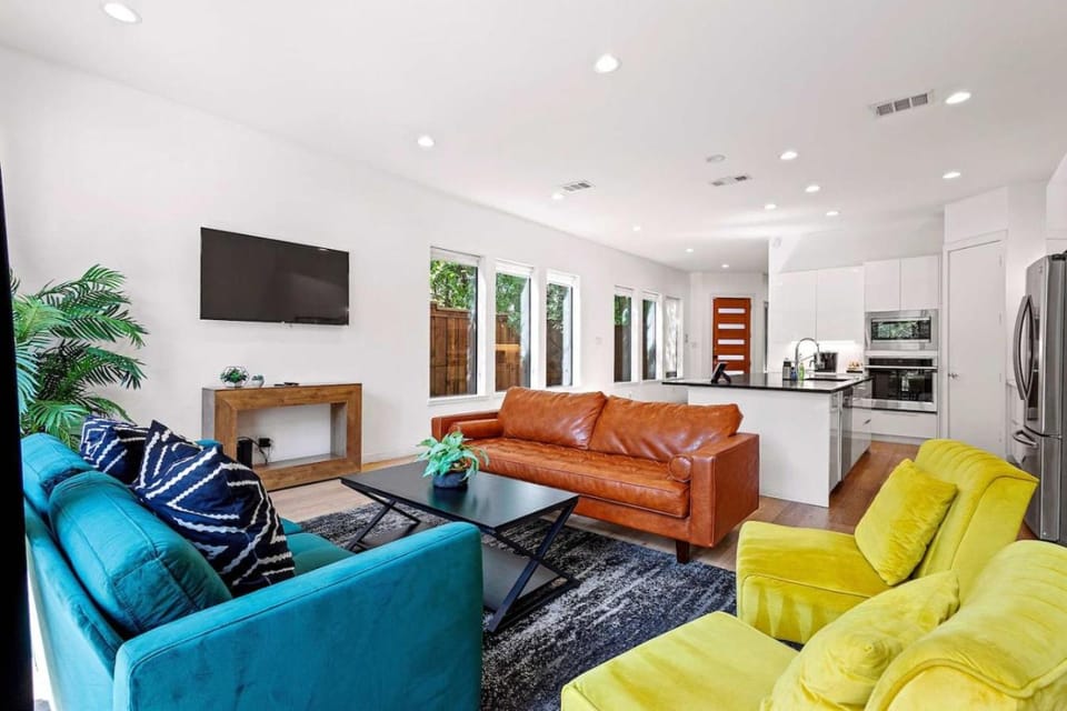 TV and multimedia, Kitchen or kitchenette, Living room, Seating area, oven, pet friendly, stove