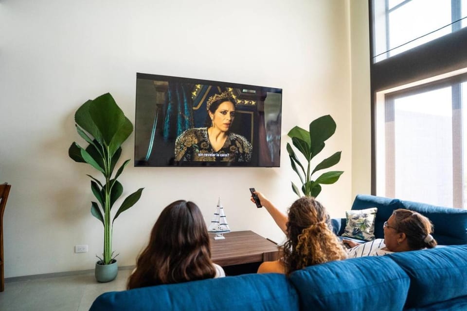 Communal lounge/ TV room