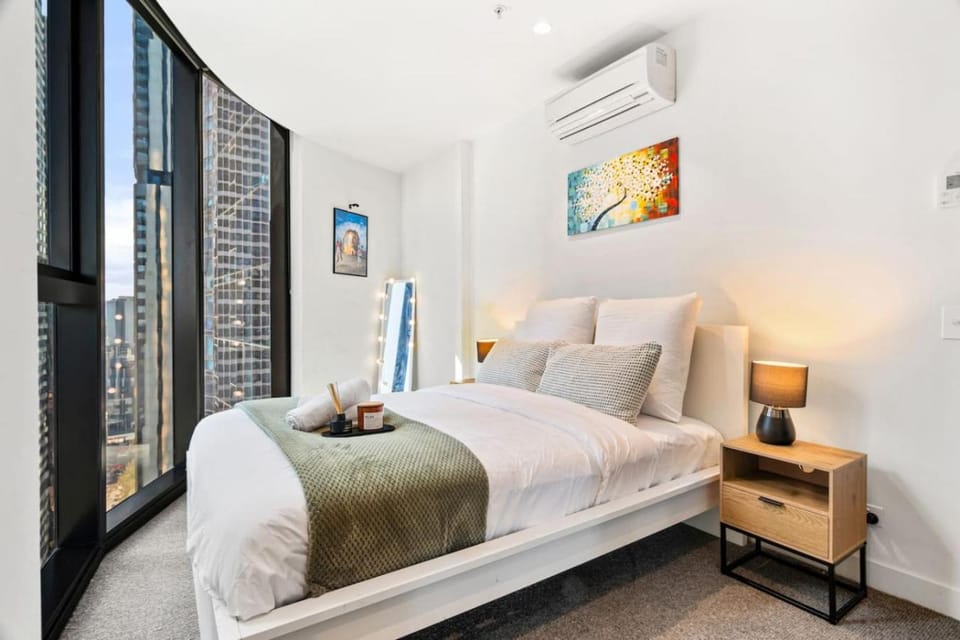 Hidden Gem at CBD Stunning views with Pool, Gym and Parking Apartment in Melbourne
