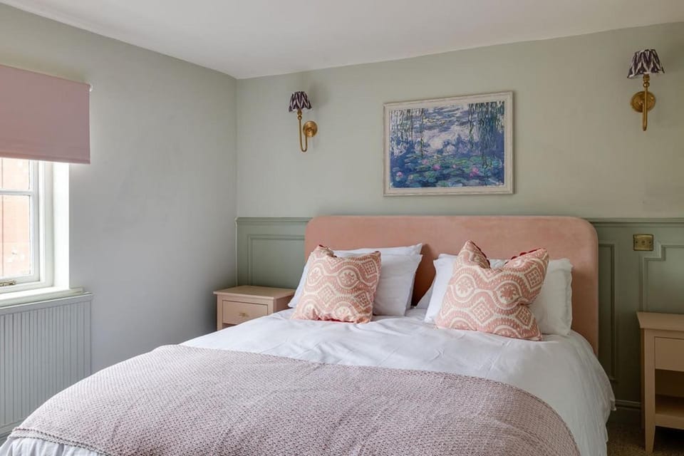 Luxury Georgian Townhouse sleeps 10 parking House in Chester