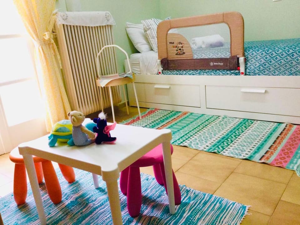 Bedroom, bunk bed