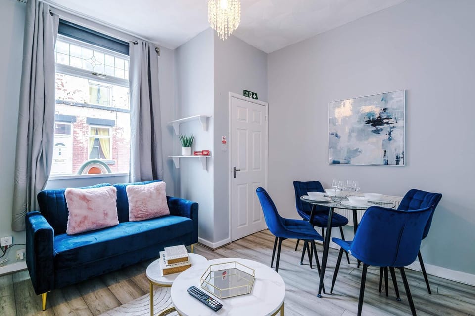 St Helens Central, 2 Bed , Long Stay OFFERS, Contractors, Relocations, Families, Sleeps 4 , St Helens House in St Helens