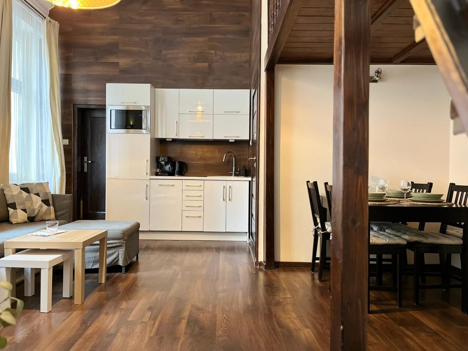 Kitchen or kitchenette, Living room, Seating area, Dining area