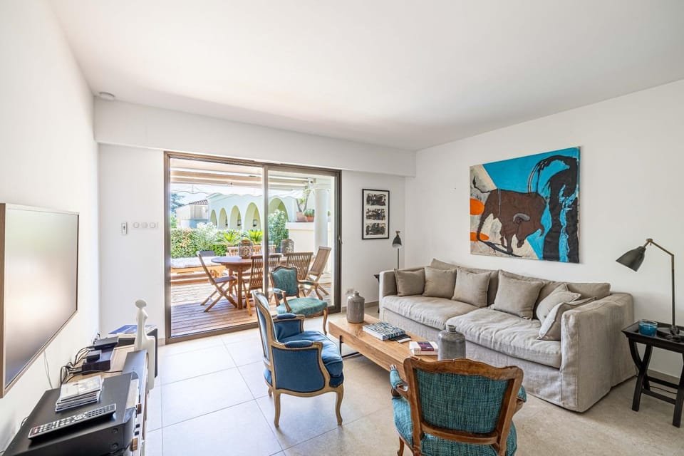 Patio, TV and multimedia, Living room, Seating area