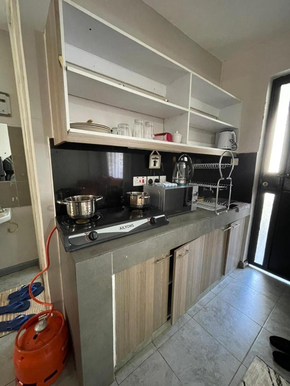 Kitchen or kitchenette