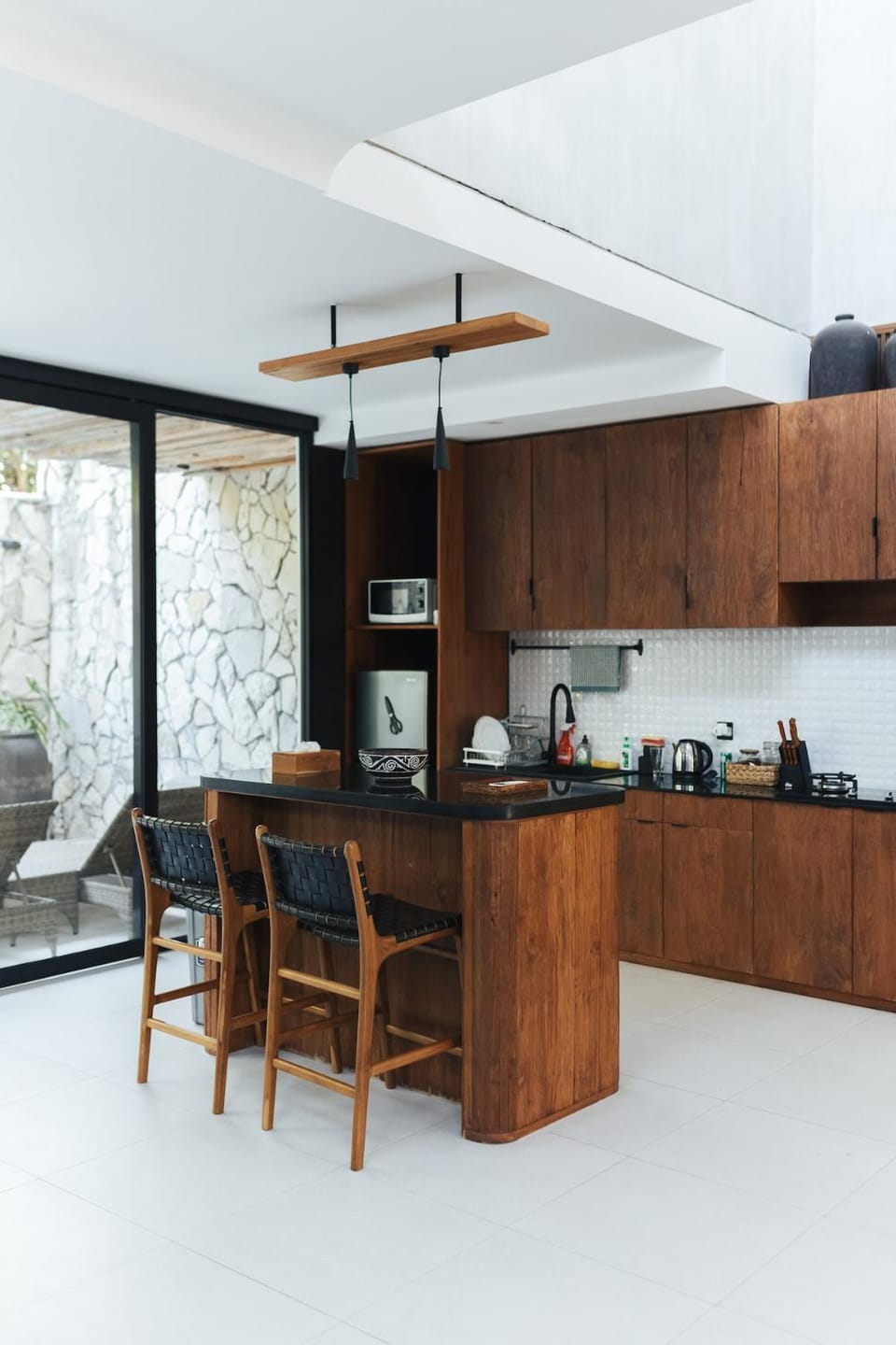 Coffee/tea facilities, Kitchen or kitchenette, Dining area, minibar