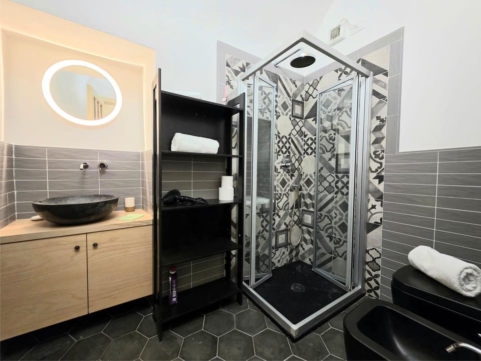 Shower, Bathroom, towels