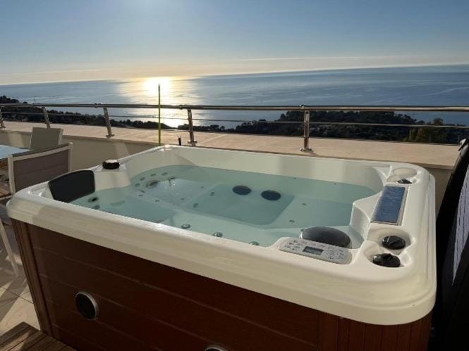 Hot Tub, Balcony/Terrace
