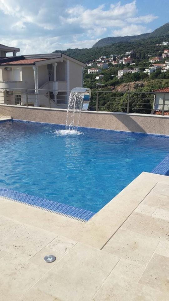 Apartments Villa Royale Bed and Breakfast in Ulcinj Municipality