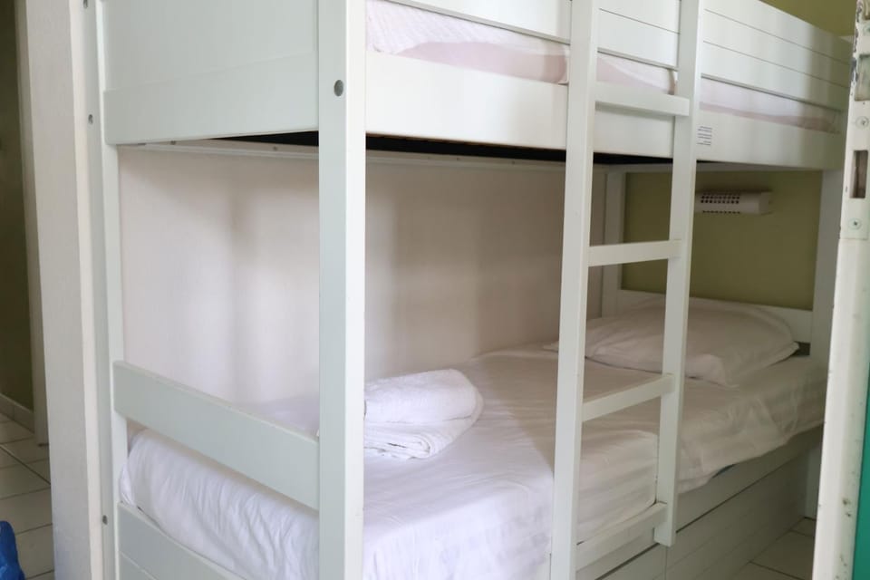 Bedroom, bunk bed