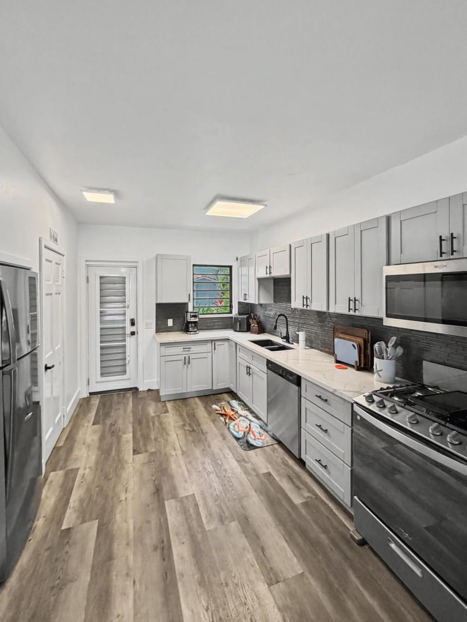 dishwasher, oven, kitchen