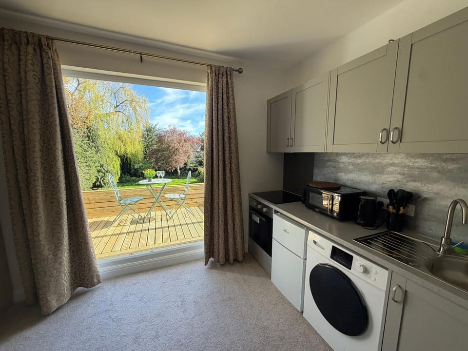 Stylish 1 Bed Flat 3 Minutes walk to East Finchley Station N2 Apartment in London