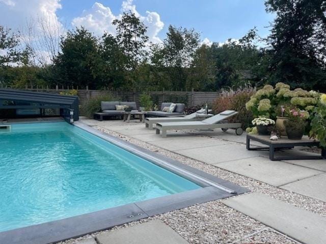Spring, Natural landscape, Garden, Garden view, Pool view, Swimming pool, Swimming pool, sunbed