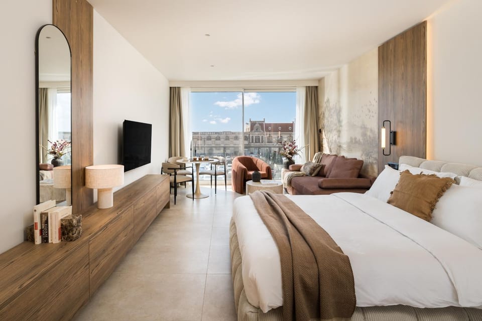 Bed, Living room, Seating area