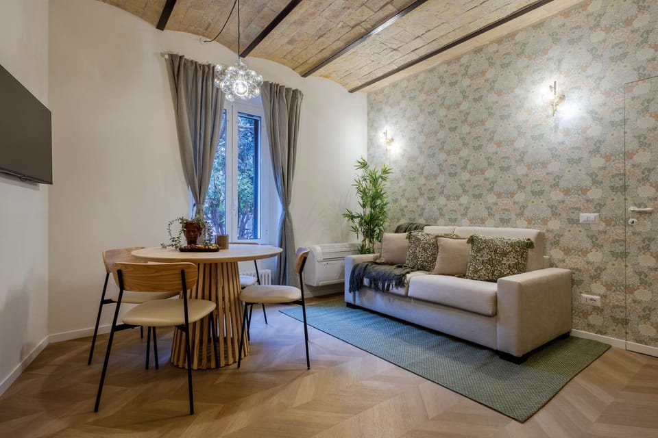 Communal lounge/ TV room, Dining area