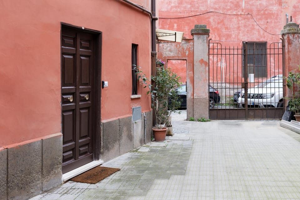 Property building, Facade/entrance