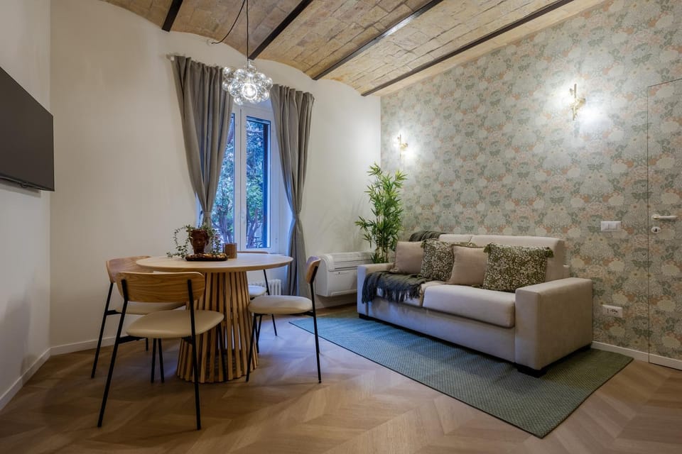 TV and multimedia, Dining area