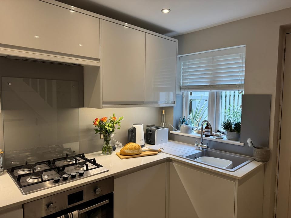Coffee/tea facilities, toaster, kitchen