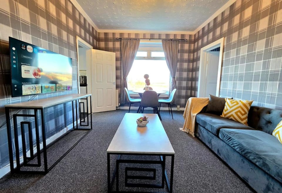 Bright and Cozy 3BR Home Near Hampden Park House in Glasgow