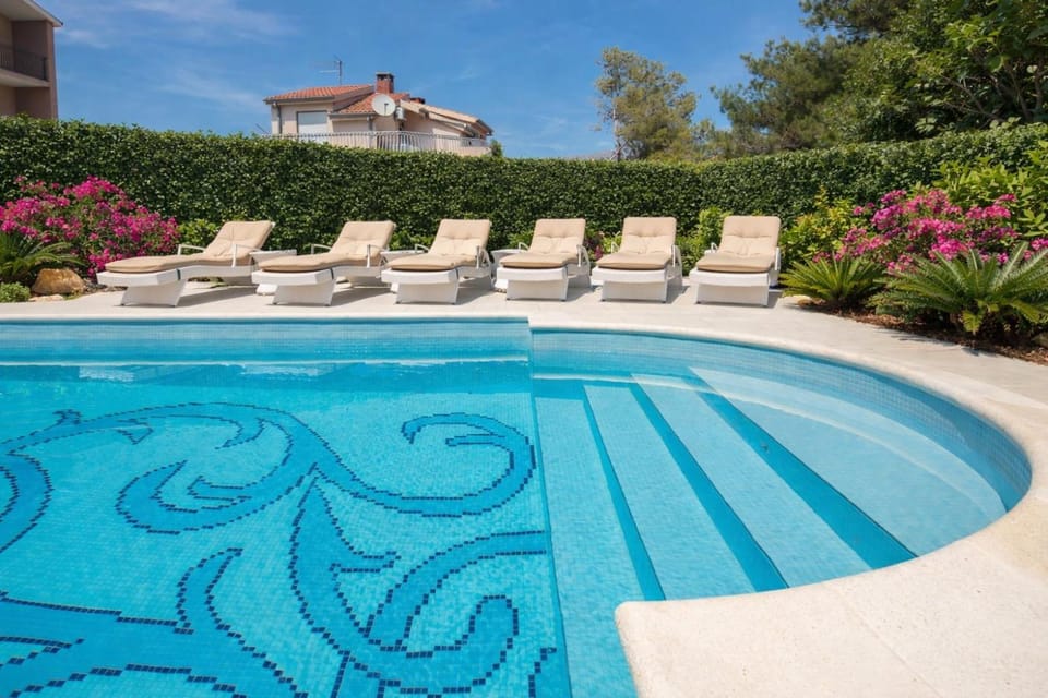 Garden, Swimming pool