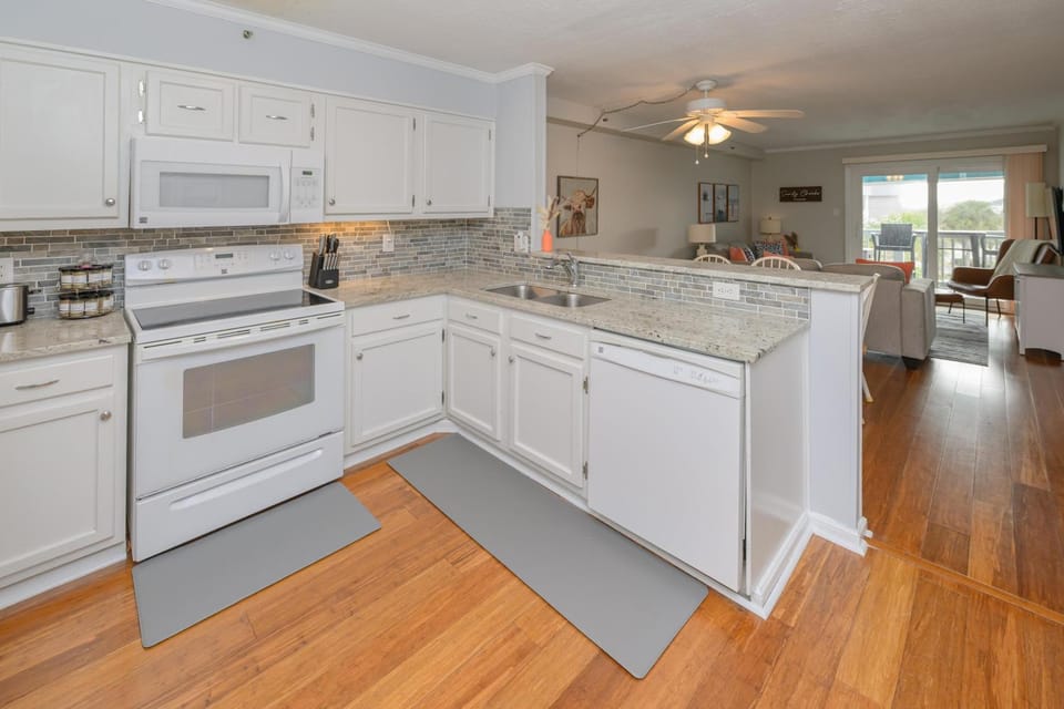 Beach House 302 House in Garden City