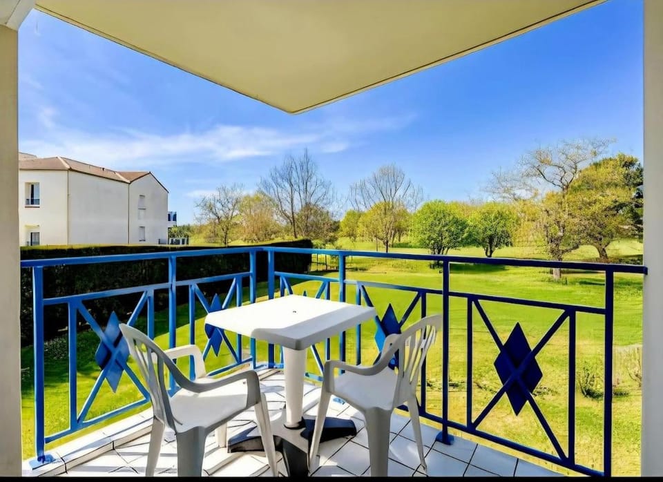 Appartement piscine mer et commerces proche Apartment in Pornic