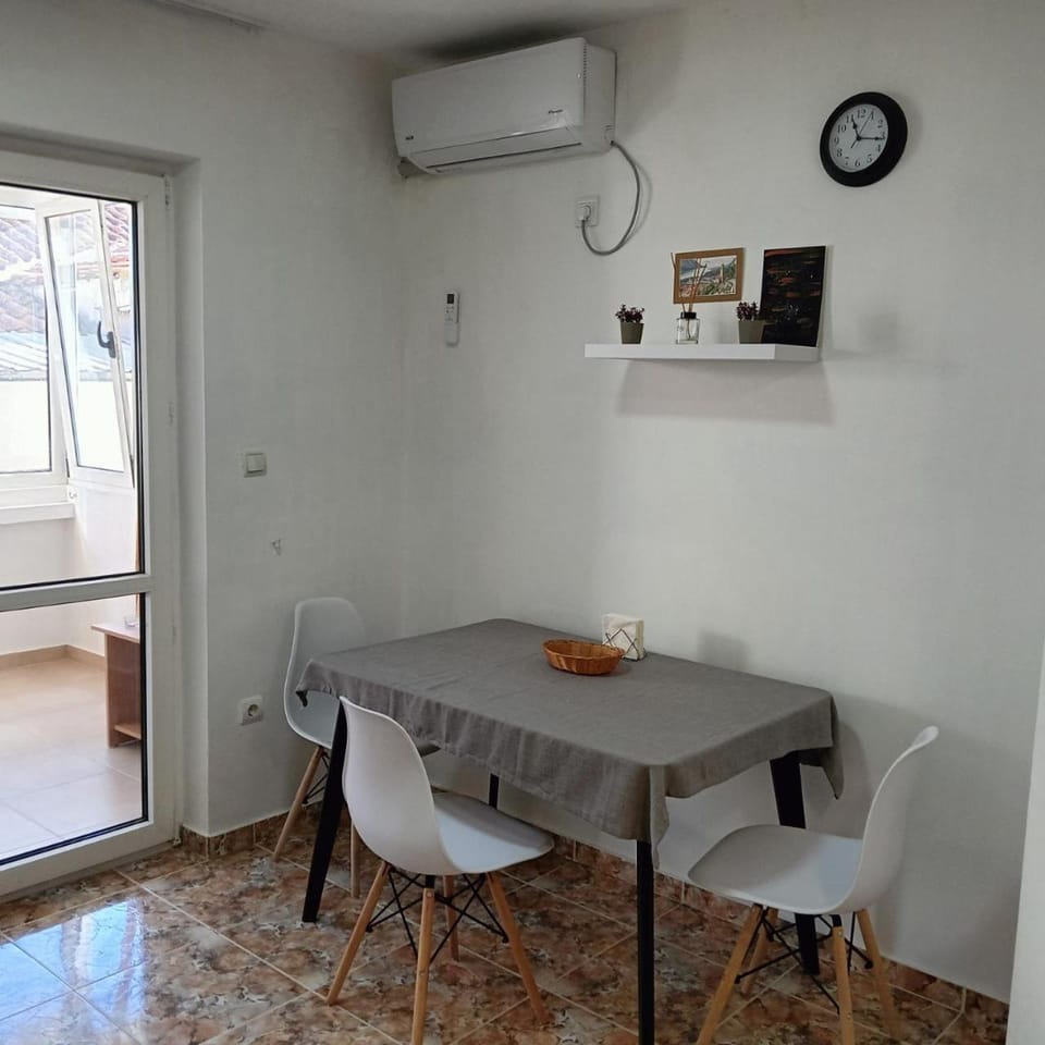 Dining area, air conditioner