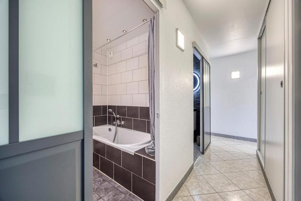 COLIVING - Silva Bedroom - Convenient & Near CERN Apartment in Canton of Geneva